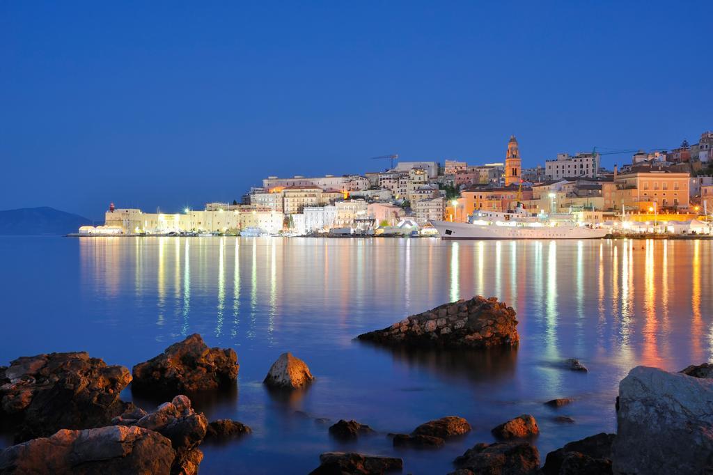 Апартаменти Cento Passi Dal Mare Гаета Номер фото